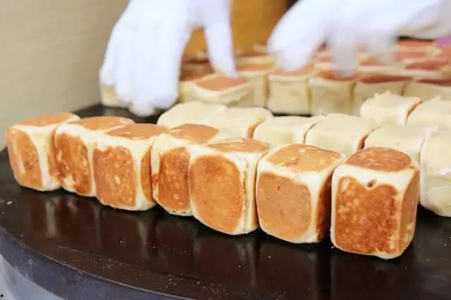 西安网红酱香饼哪家好吃,探寻地道美味，哪家最受欢迎？